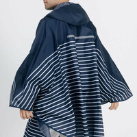Afbeelding alt-tekst: Blauw-witte Marini&egrave;re regenponcho